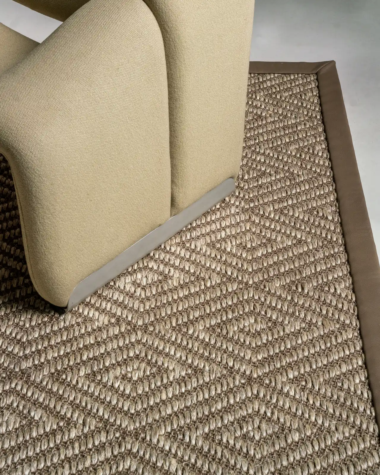 Detalle del tejido de una alfombra de sisal natural Broadway